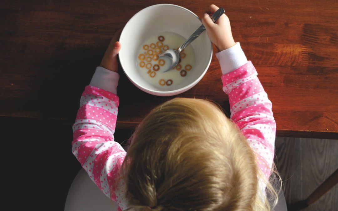 EL RECHAZO A LOS ALIMENTOS SÓLIDOS EN MENORES: CAUSAS, TRATAMIENTOS Y EL PAPEL DEL LOGOPEDA